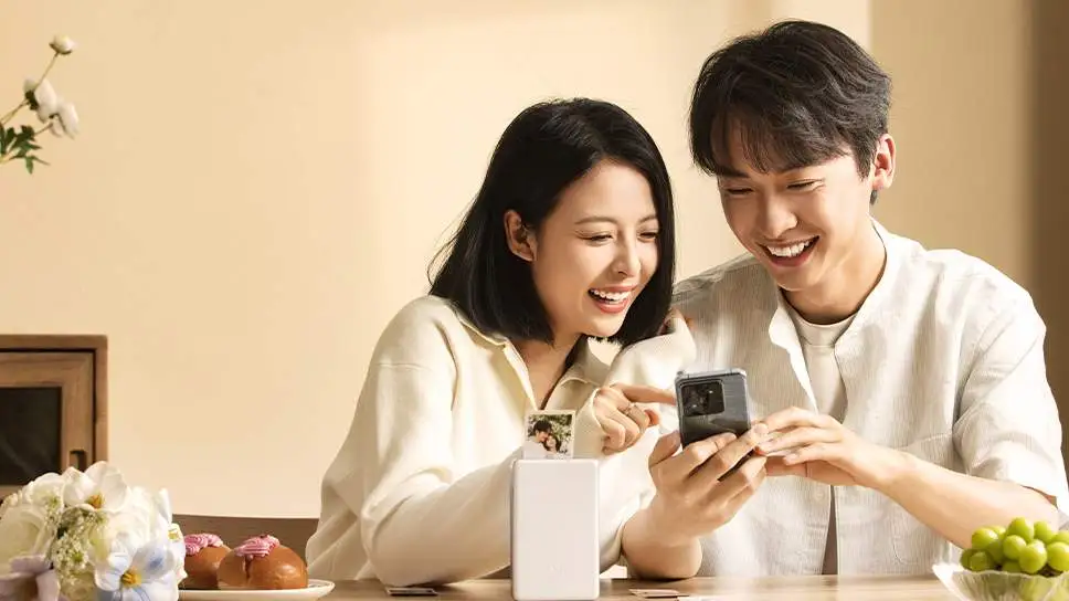 Die Xiaomi Mijia Pocket Photo Printer Pro bietet professionelle Fotodruckqualität im Taschenformat mit innovativen Funktionen wie Video- und Audiointegration. Jetzt mehr erfahren!