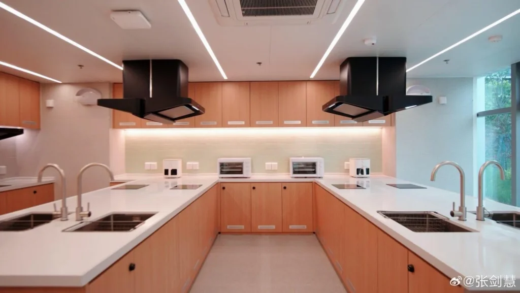 Xiaomi bietet Studenten in China smarte Apartments für nur 280€! Erfahre mehr über Ausstattung, Lage & Bewerbung der innovativen Wohnlösung.