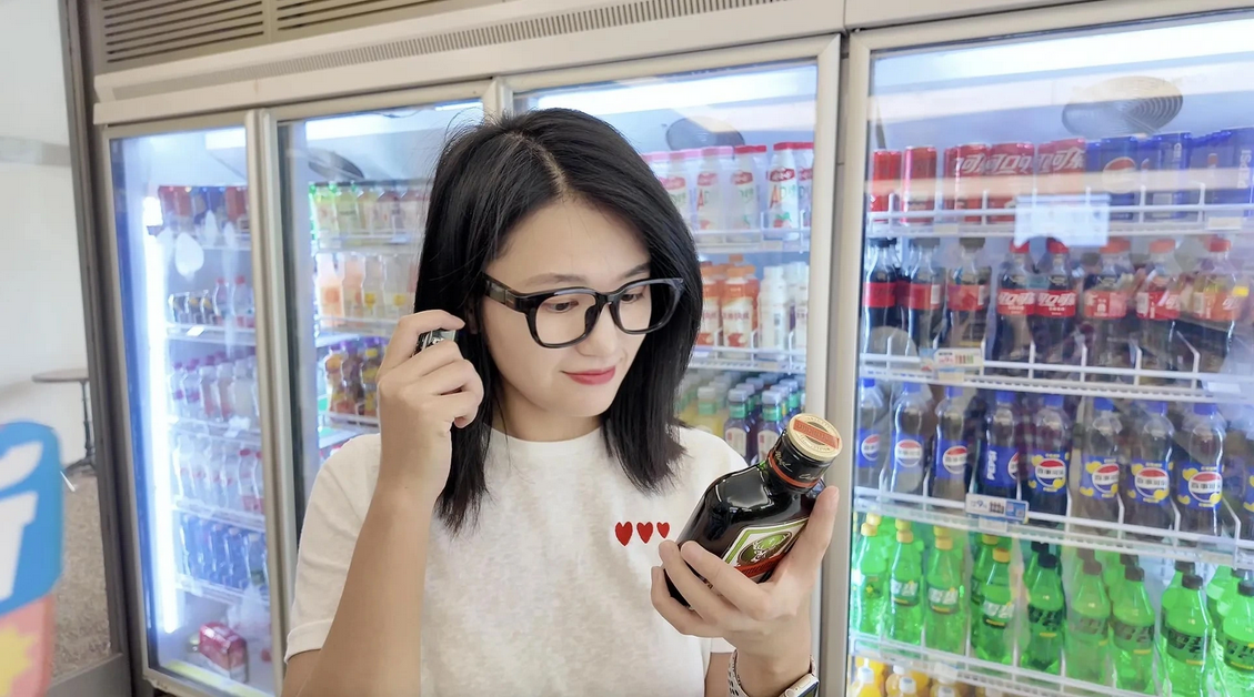 XiaomiAIBrilleimTest EinNutzerprobiertdieXiaomiAIBrille