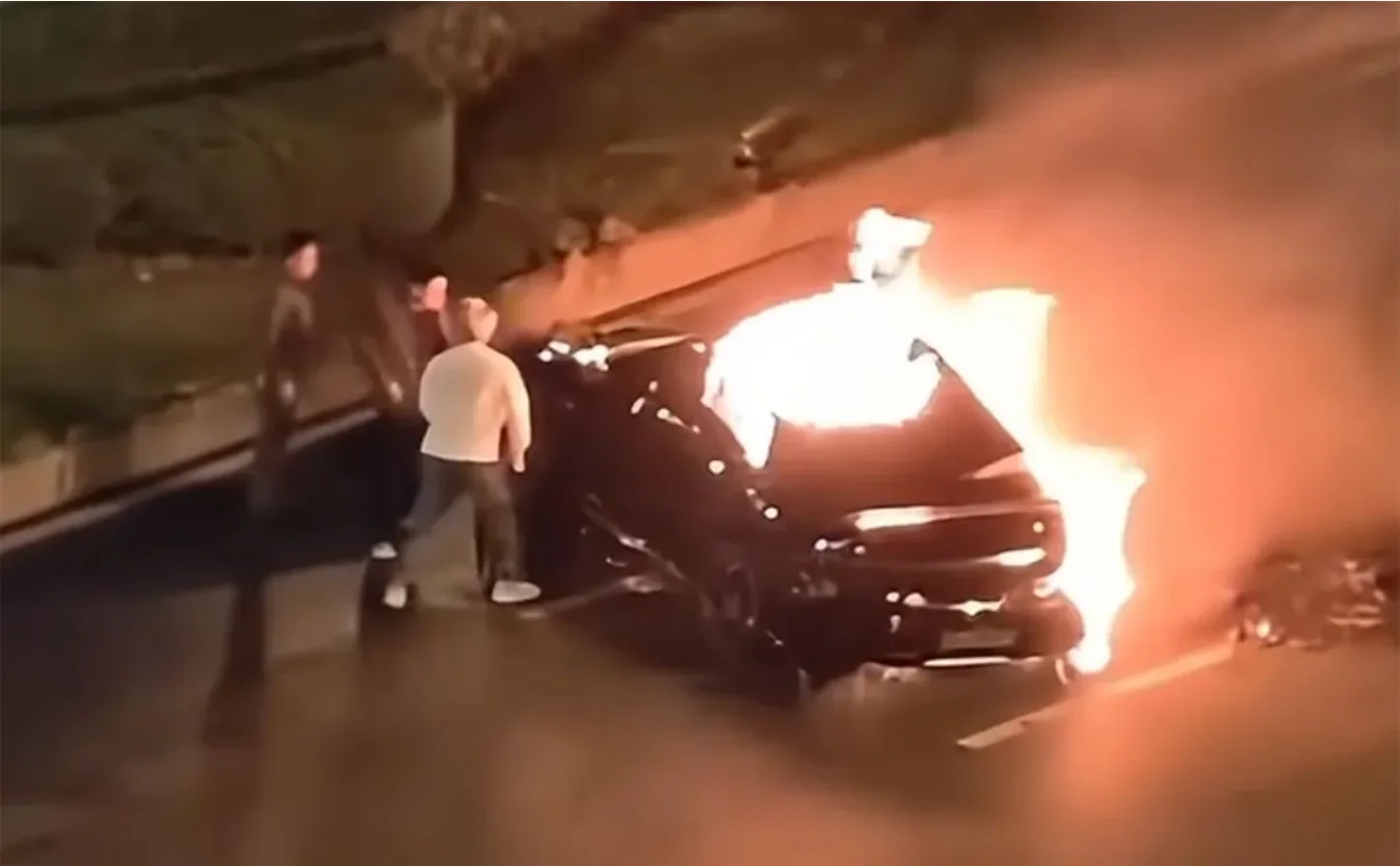 Xiaomi SU7 Unfall: Tödlicher Vorfall wirft Fragen zur Sicherheit auf und Aktienkurs sinkt! - Imagen 2 Xiaomi SU7 Unfall: Tödlicher Vorfall wirft Fragen zur Sicherheit auf und Aktienkurs sinkt! - Xiaomi SU7 Unfall